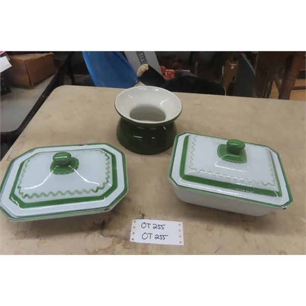 2 Vintage Cast Iron Enamel Klafrestrom of Sweden Casserole Dishes with Lids and Porcelain Hall Spito