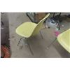 Image 4 : Pair of Hard Plastic Herman Miller Chairs