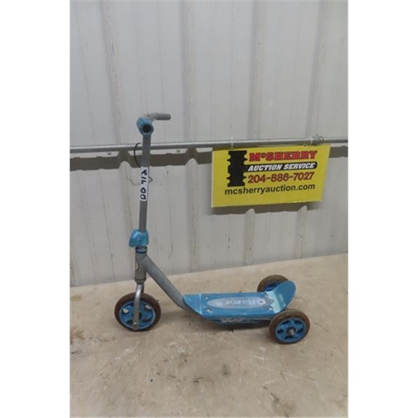 Razer 3 Wheel Youths Scooter