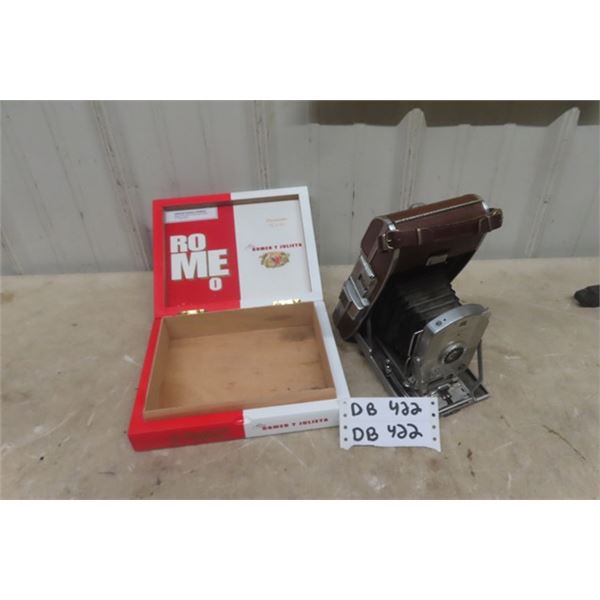 Polaroid Hand Camera Model 95 + Cigar Box