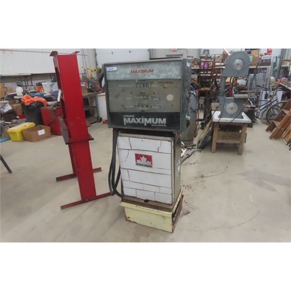 Gilbarco Model C154 Gas Bowser with Hose and Nozzle - 1 Side Glass is Missing  