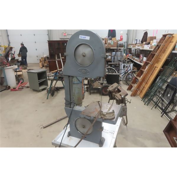Beaver Band Saw on Stand - Includes Extra Blades 