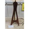 Image 2 : Vintage Mid Century Modern Table Lamp with Shade