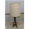 Image 4 : Vintage Mid Century Modern Table Lamp with Shade