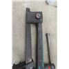 Image 2 : Very Heavy Duty Blacksmith Leg Vice - 27'' Long 