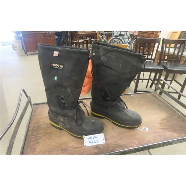 Pair of Good Used Baffin Heavy Duty Winter Snow Boots Size 9 