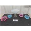 Image 1 : 5 Pieces Fenton Glassware - 3 Baskets, 1 Dish, 1 Fan Style Vase 8'' Tall