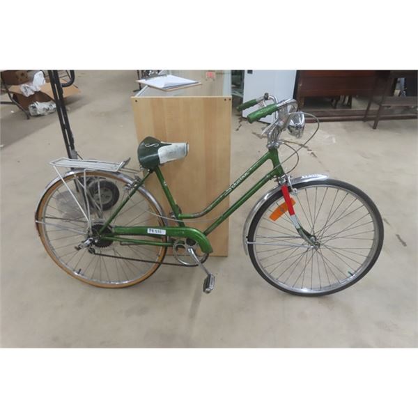 Vintage Schwinn 5 Speed Ladies Pedal Bike , Seat Needs to be Mounted, 26'' Rims 