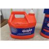 Image 2 : 3 Containers of Hand Cleaner - 3 GoJo Natural Orange, Motomaster Orange with Pumice