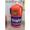 Image 3 : 3 Containers of Hand Cleaner - 3 GoJo Natural Orange, Motomaster Orange with Pumice