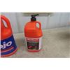 Image 4 : 3 Containers of Hand Cleaner - 3 GoJo Natural Orange, Motomaster Orange with Pumice