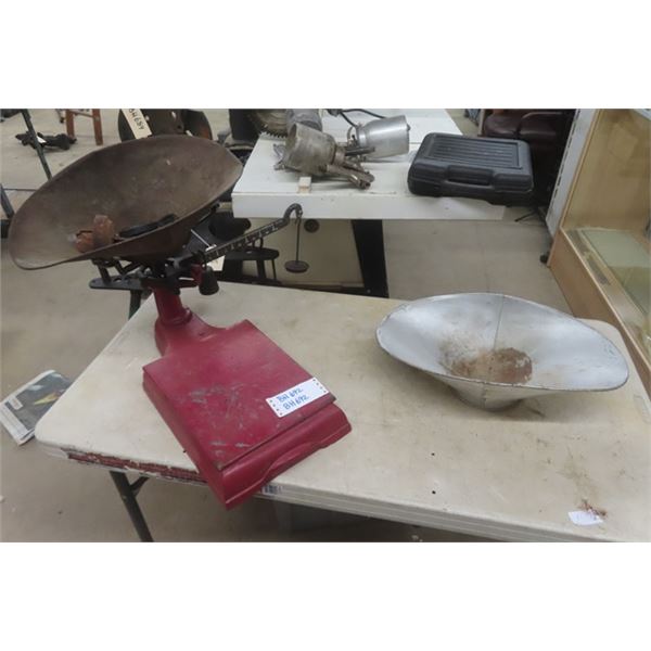 Vintage Scale with Weight + Extra Pan