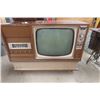 Image 2 : Fleetwood Console TV + Record Player/ Radio 17" x 35" x 44"