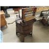 Image 6 : Wooden Barrel Washing Machine with Supreme Wringer 24"w by 29" t