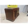 Image 3 : Northern Electric Model 832 Table Top Wooden Cabinet Shortwave Radio- Powers Up