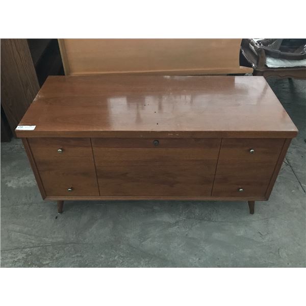 Vintage Wooden T.V. Stand Beck Auctions Inc.