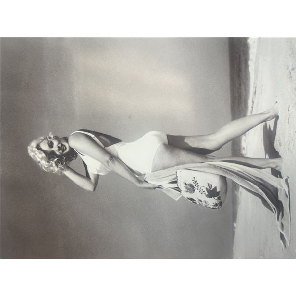 Marilyn Monroe unsigned photo