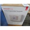 Image 1 : 2-Honeywell Digital Thermostat - 2 X $