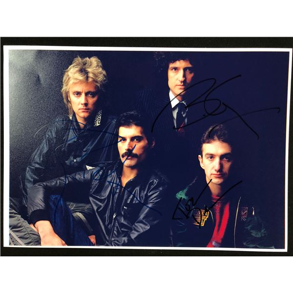 QUEEN GROUP SIGNED 8X10 PHOTO (RA COA)