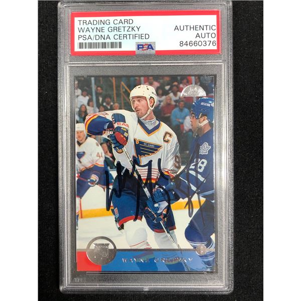 1996-97 LEAF WAYNE GRETZKY SIGNED HOCKEY CARD (PSA AUTHENTIC)