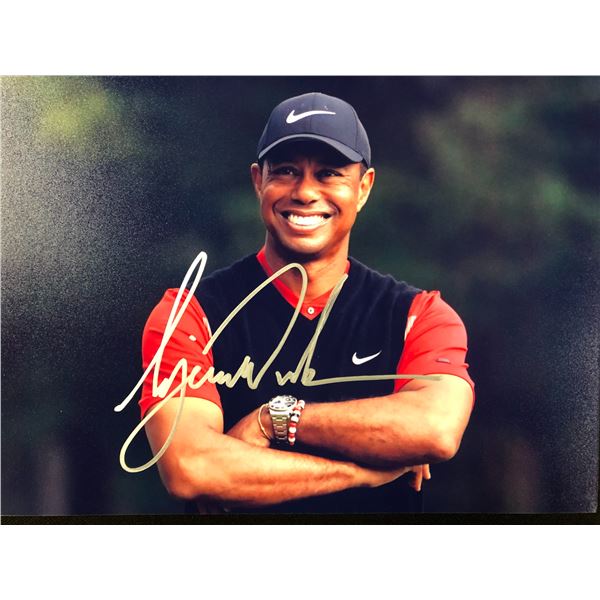 TIGER WOODS SIGNED 8X10 PHOTO (RA COA)