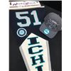 Image 1 : SPORTS COLLECTOR LOT (ICHIRO PENNANT AND NEW VANCOUVER CANUCKS BASBEALL HAT)