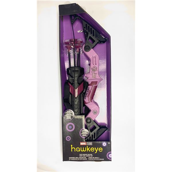 Autographed Avenger Hawkeye Beckett Toy Quiver Bow Arrow Set