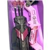 Image 2 : Autographed Avenger Hawkeye Beckett Toy Quiver Bow Arrow Set