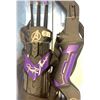 Image 2 : Autographed Avenger Hawkeye Beckett Toy Quiver Bow Arrow Set