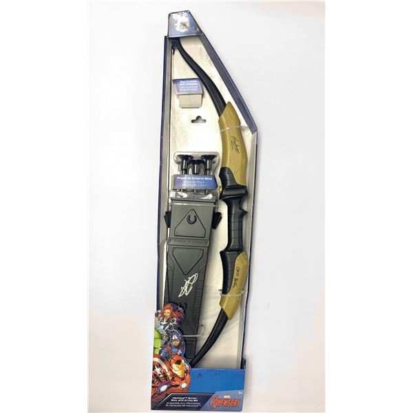 Autographed Avenger Hawkeye Beckett Toy Quiver Bow Arrow Set