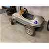 Image 2 : LATE 60S EARLY 70S ALL STEEL BDY PETAL CAR