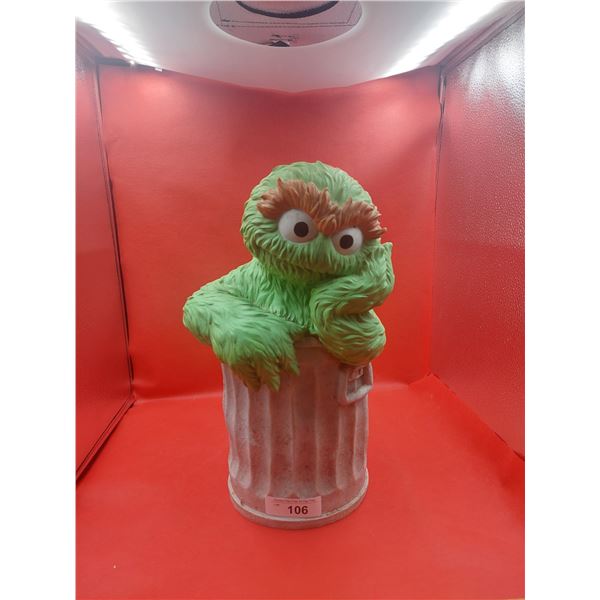 FANTASTIC OSCAR THE GROUCH GARDEN STATUE