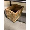 Image 2 : VINTAGE CANDA DRY SODA CRATE