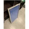 Image 2 : NICE TABLE TOP FLAT DISPLAY CASE