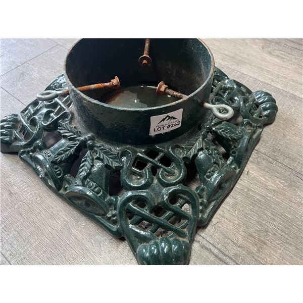 Lot of 1 Metal/Heavy Duty Christmas Tree Stand (*Used)