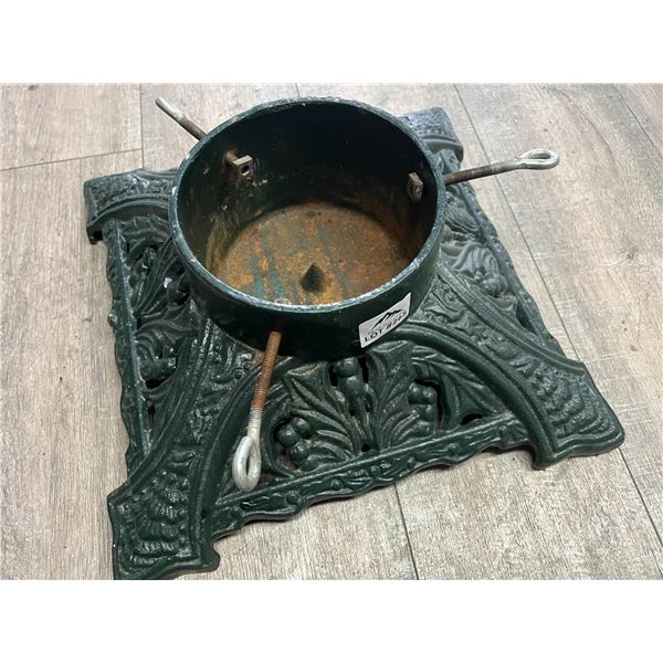 Lot of 1 Metal/Heavy Duty Christmas Tree Stand (*Used)