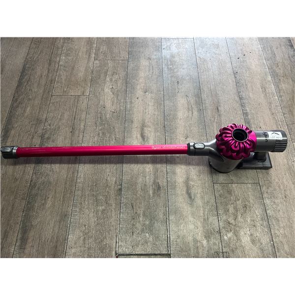 Lot of 1 Dyson Stick Vacuum w/ Battery (*Used)