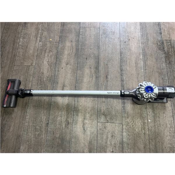Lot of 1 Dyson Stick Vacuum w/ Battery (*Used)
