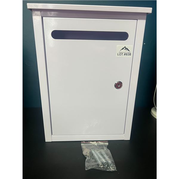 Lot of 1 Mailbox for Home w/ Key