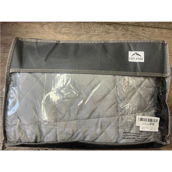 Lot of 1 Weighted Blanket