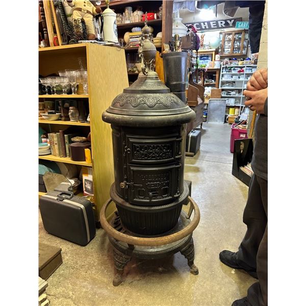 ROUND OAK PARLOR STOVE