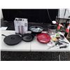 Image 1 : Lot Of New + Used Appliances Including Gourmet Wok, Juicer + 14" Cast Iron Fry Pan With Lid + More