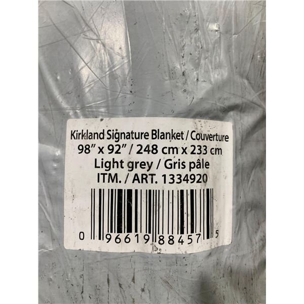 NEW Kirkland Queen Plush Blanket 98"x 92" Light Grey