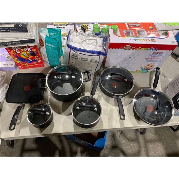 T FAl 11pc Cook wear set
