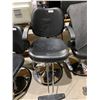 Image 2 : Height adjustable salon chair