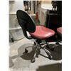 Image 2 : Leather Adjustable, Rolling Nail Tech Chair