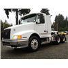 Image 2 : 0B --  2001 VOLVO SEMI, White, 153454 KM