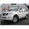 Image 2 : D1 --  2008 NISSAN PATHFINDER S 4X4, White, 253098 KM