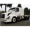 Image 2 : 0C --  2009 VOLVO SEMI , White, 1377428 KM