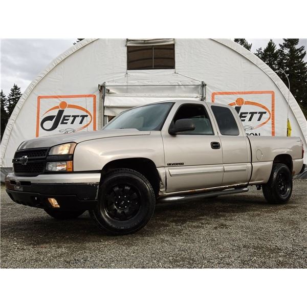 G3 --  2006 CHEVROLET SILVERADO 1500 EXT CAB 4X4, Grey, 309225 KM